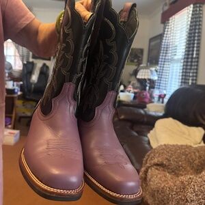 Acme boots size 8 Lavender/Purple like New condition